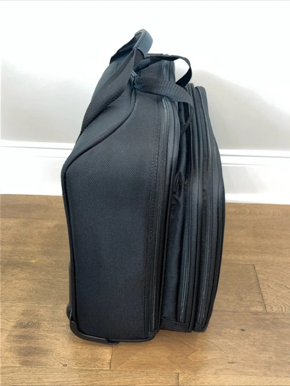 Solo : New York Bryant Rolling Laptop Briefcase / Carry-On Bag VG Condition